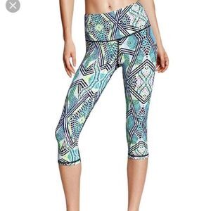 ✨VSX Geometric Knockout Crops by Victoria’s Secret